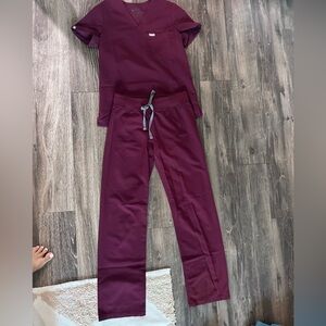 XS burgundy figs scrub set